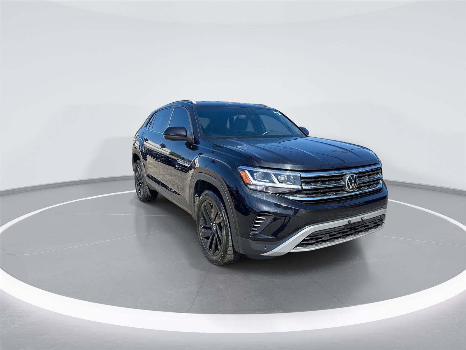 Used 2020 Volkswagen Atlas Cross Sport SE FWD image 2