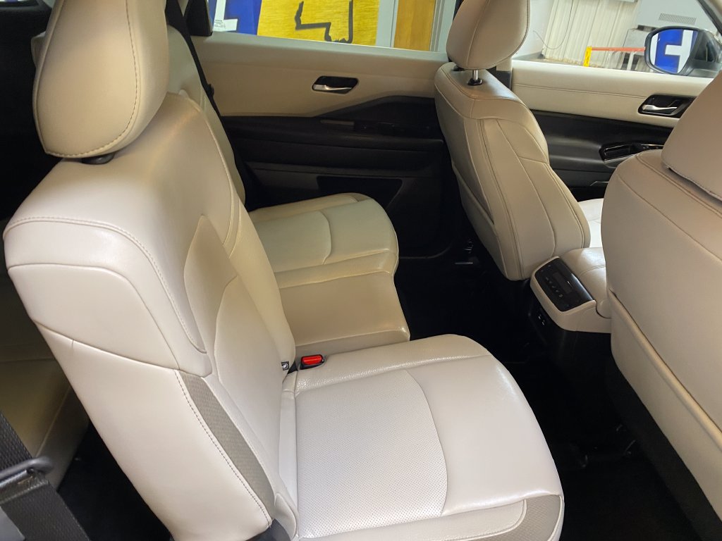 Used 2026 Nissan Pathfinder SL FWD image 27