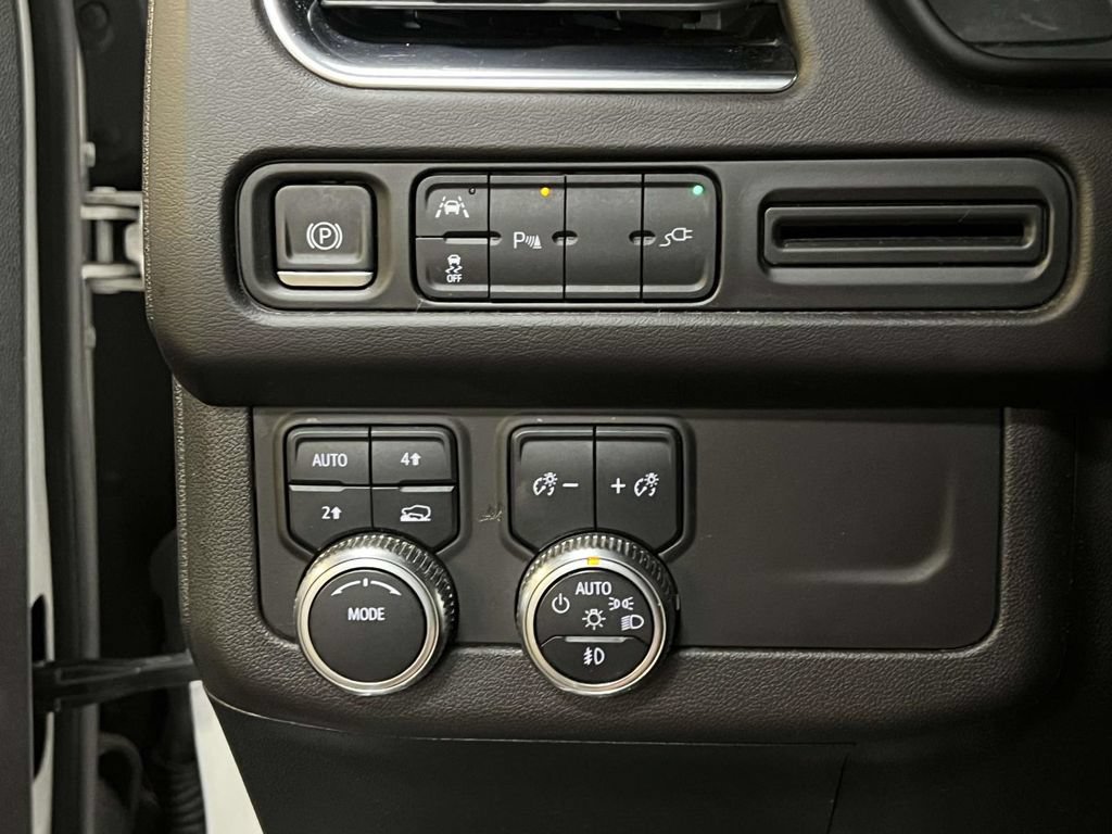 Used 2021 GMC Yukon SLT w/ SLT Premium Package AWD/4WD image 23