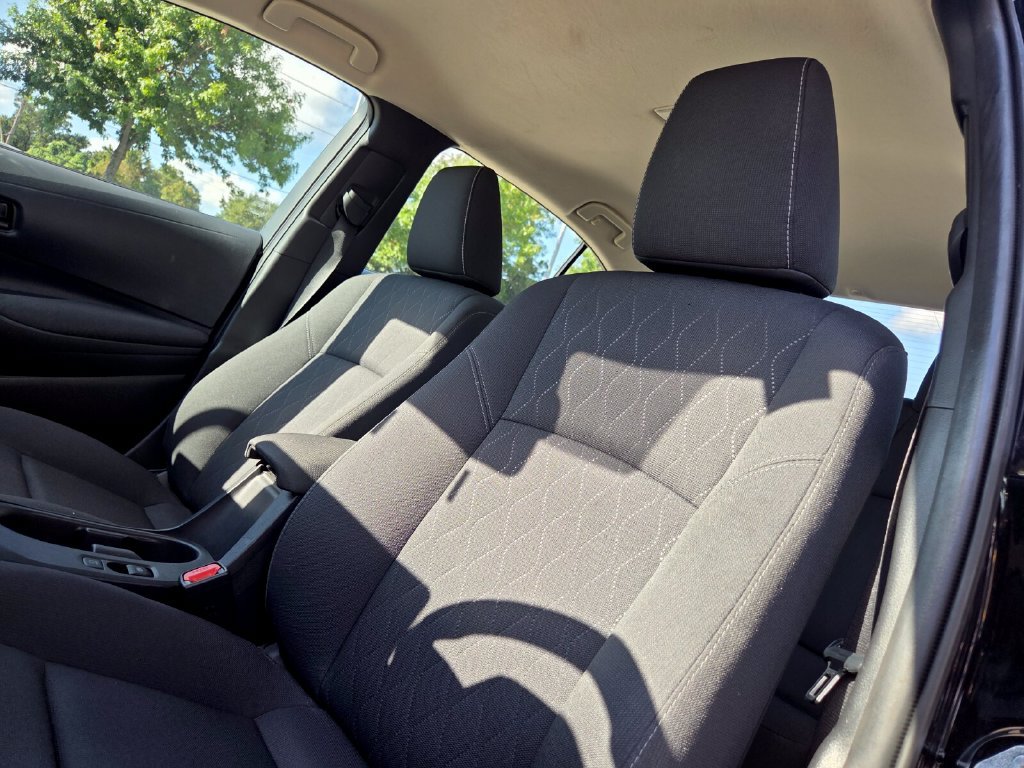 Used 2025 Toyota Corolla LE FWD image 11