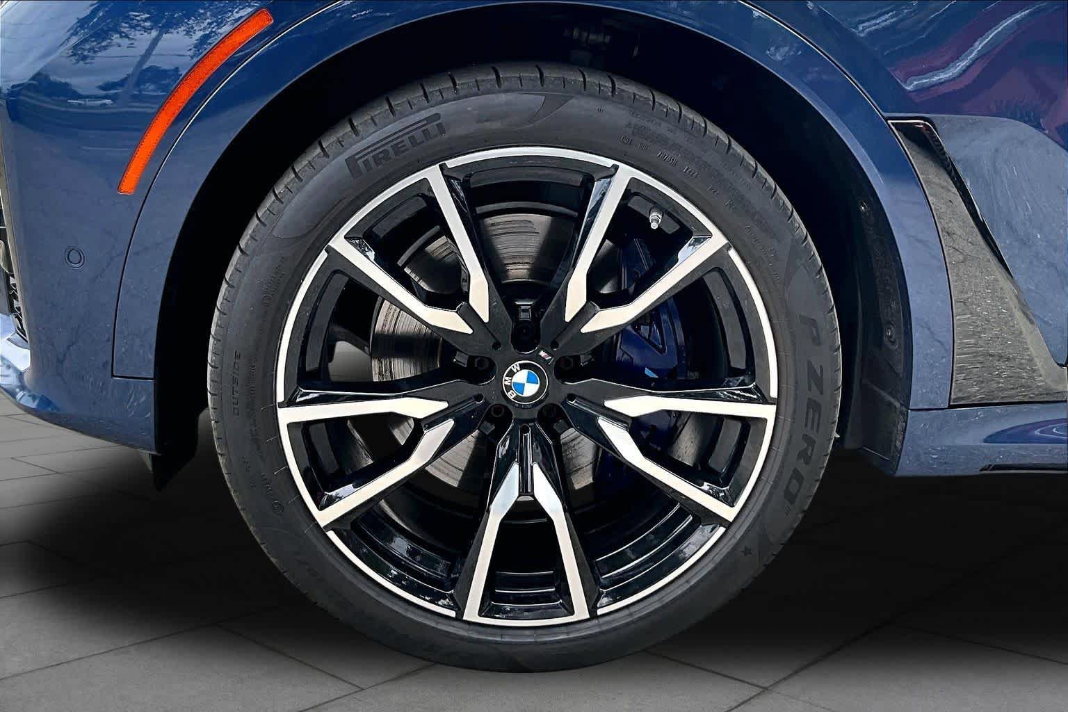 Used 2019 BMW X7 xDrive50i w/ M Sport Package AWD/4WD image 11