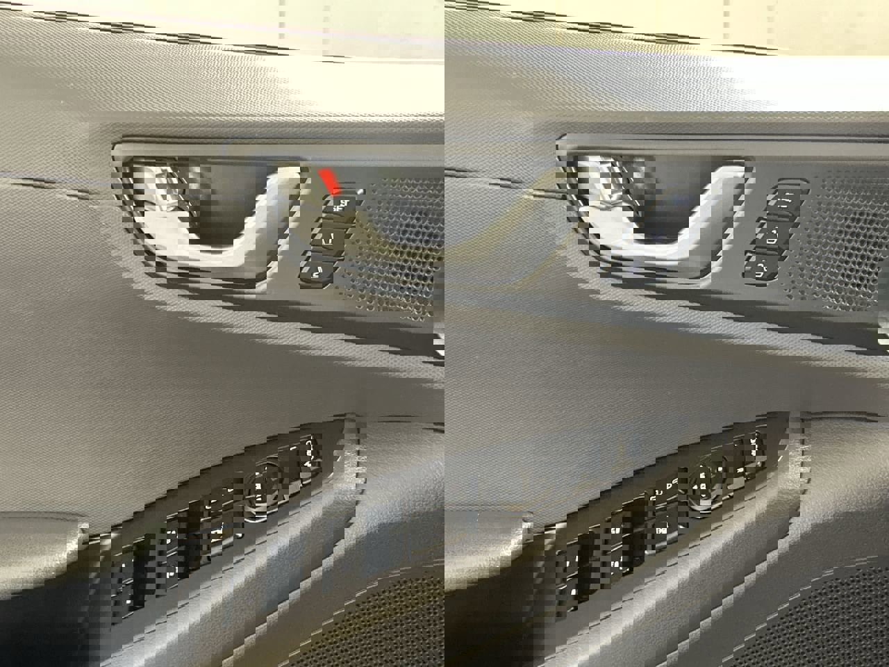 Used 2018 Hyundai Ioniq Limited image 19