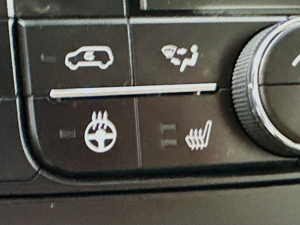 Used 2014 Chrysler Town & Country Limited image 20