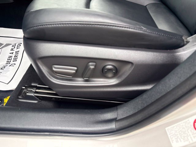 Used 2018 Toyota Prius Prime Premium w/ Carpet Mat Package FWD image 16