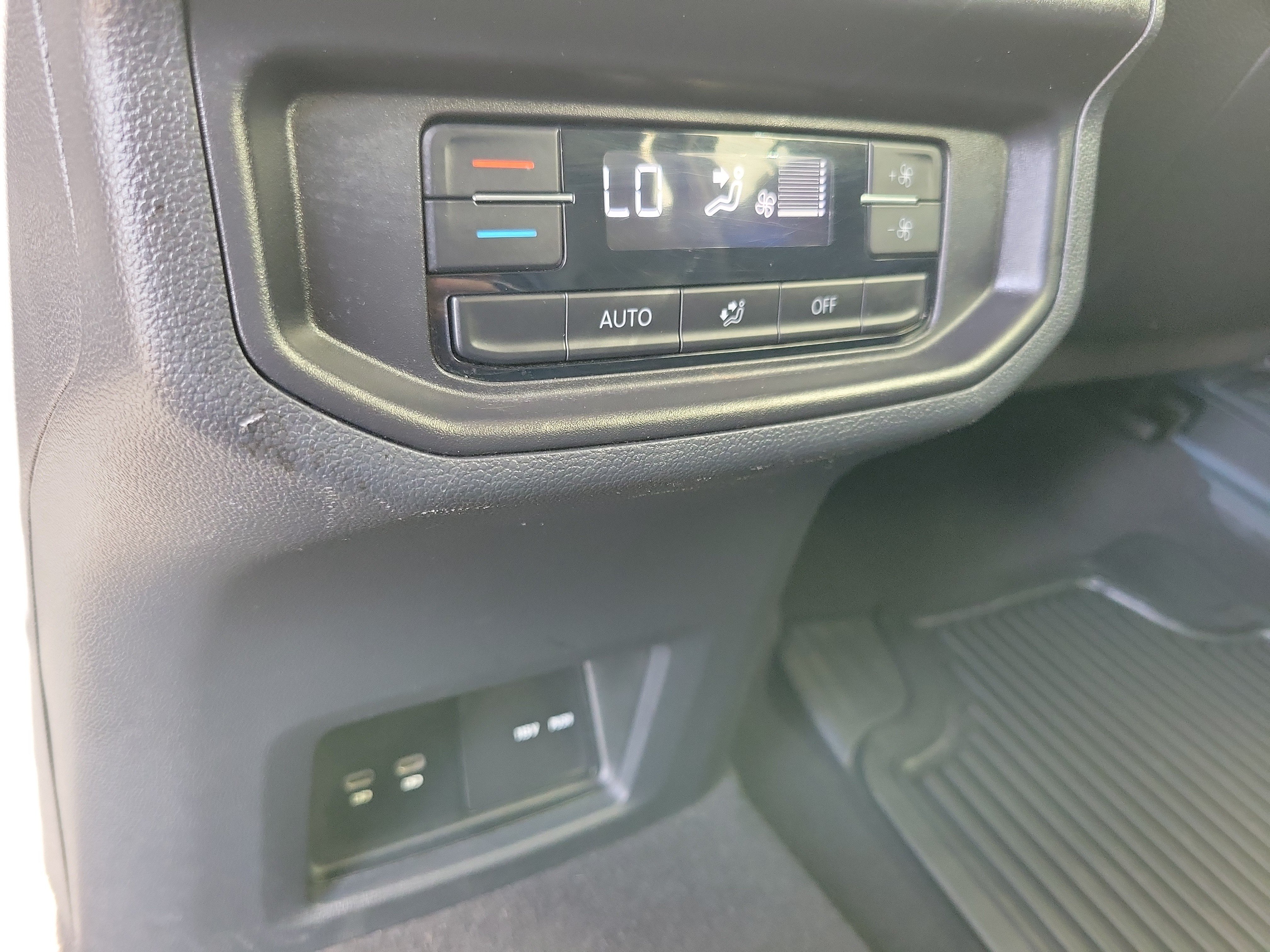 Used 2025 Volkswagen Atlas SE AWD/4WD image 19
