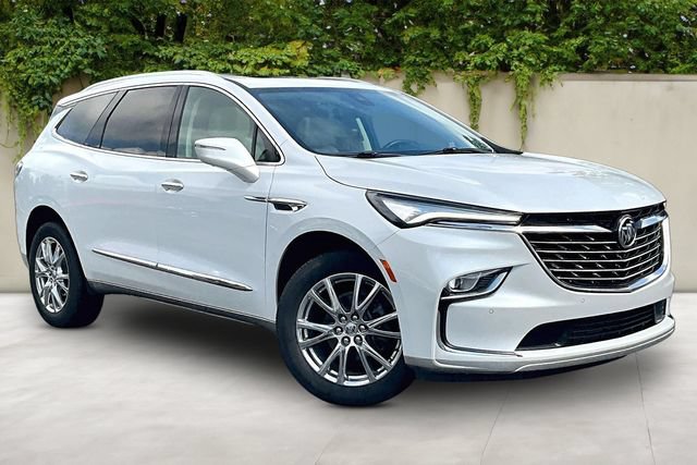 Used 2023 Buick Enclave Essence w/ Experience Buick Package FWD image 3