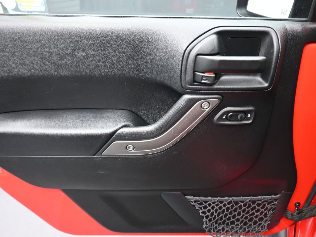 Used 2017 Jeep Wrangler Unlimited Willys image 10