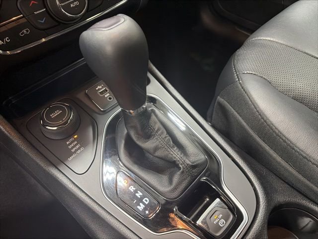 Used 2020 Jeep Cherokee Limited AWD/4WD image 17
