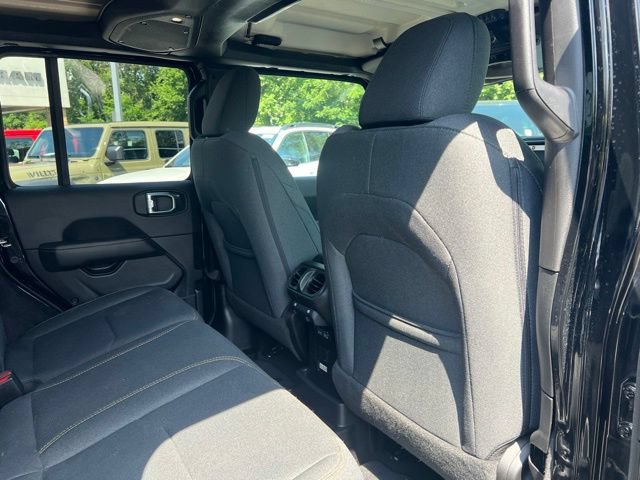 Used 2025 Jeep Wrangler Unlimited Sahara AWD/4WD image 24