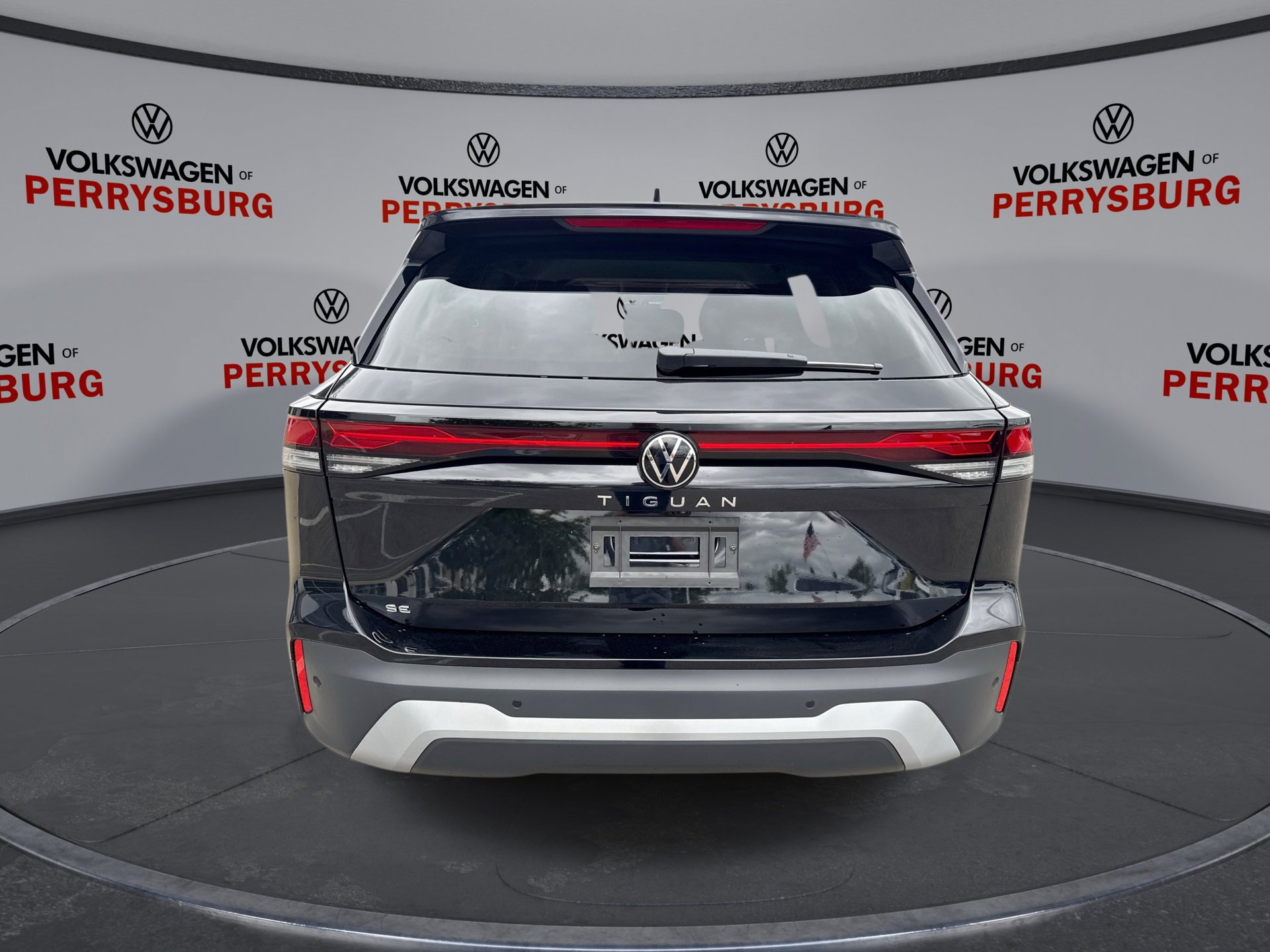 Used 2025 Volkswagen Tiguan SE image 7