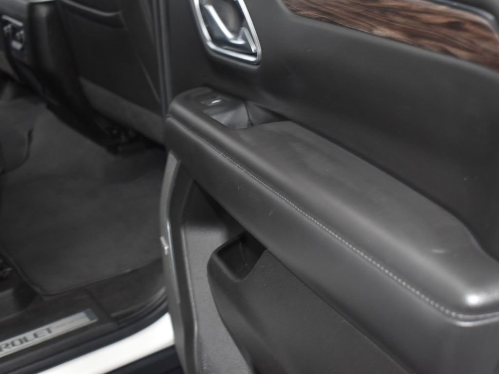 Used 2022 Chevrolet Suburban Z71 w/ Luxury Package image 15