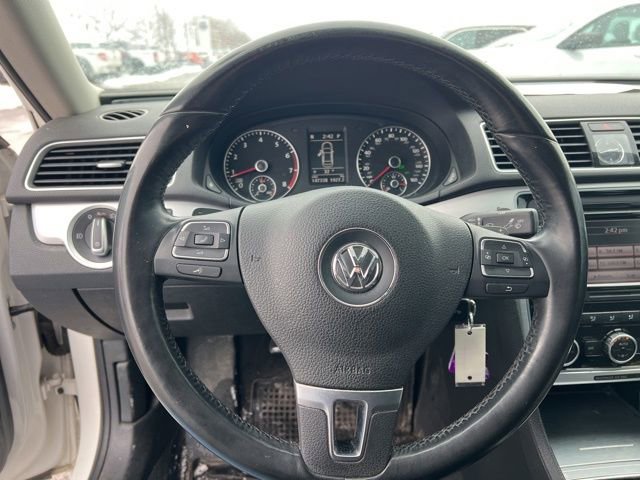 Used 2012 Volkswagen Passat 3.6 SE image 12