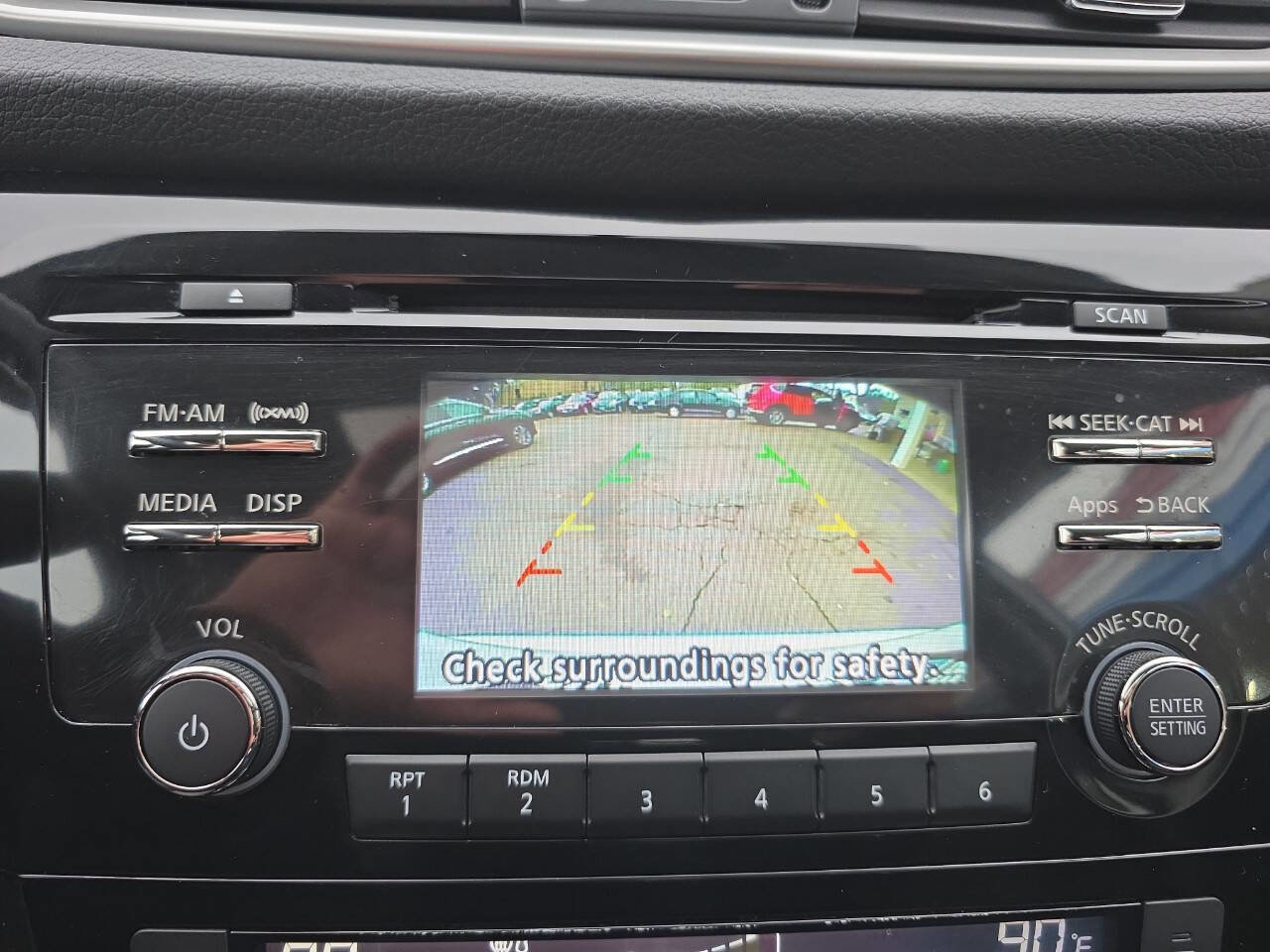 Used 2015 Nissan Rogue SV w/ SV Moonroof Package image 16