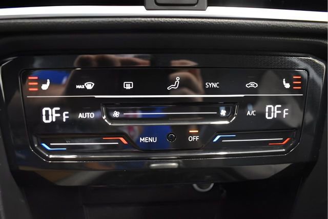 Used 2025 Volkswagen Taos SE AWD/4WD image 27