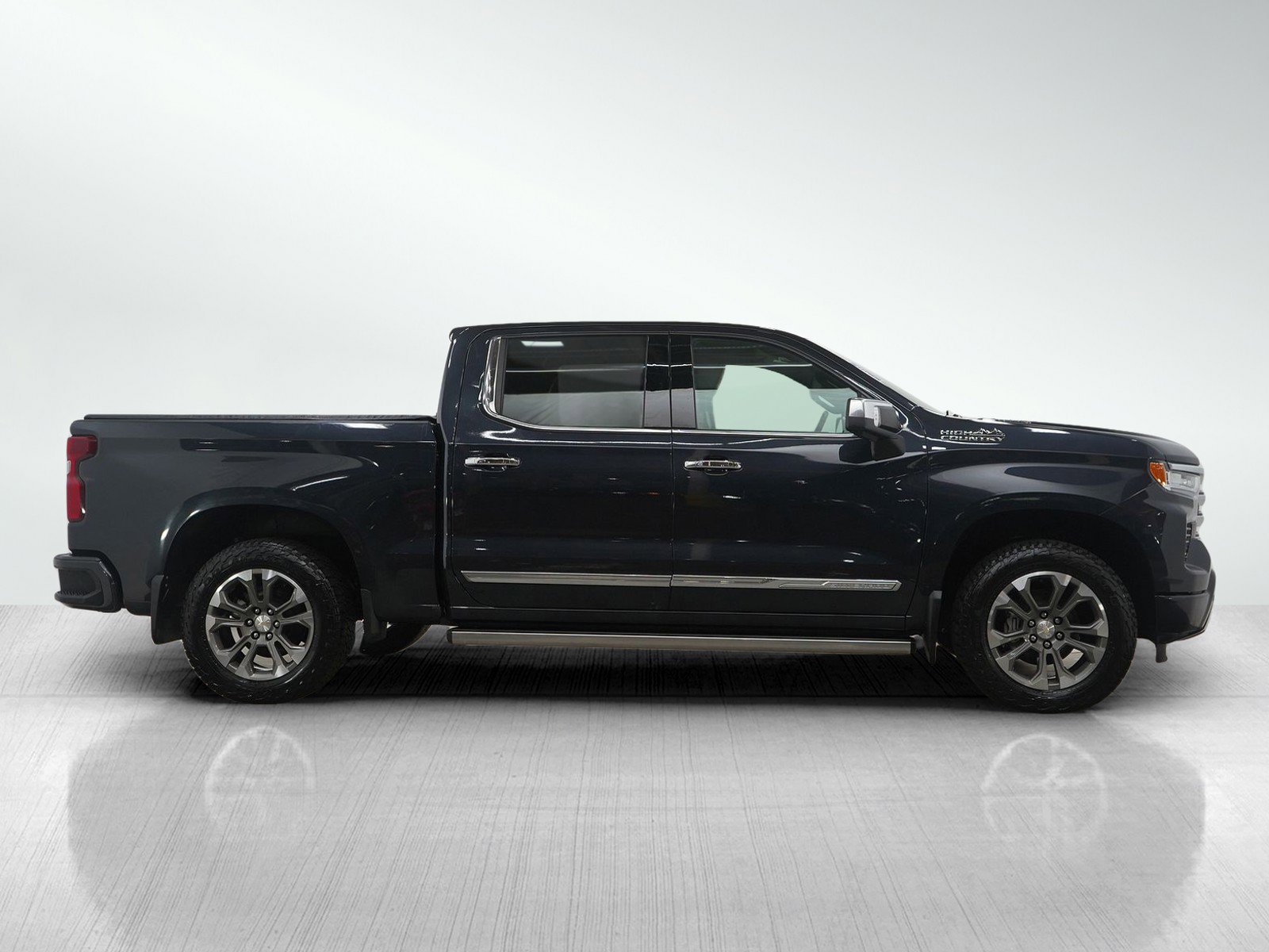 Used 2023 Chevrolet Silverado 1500 High Country w/ Technology Package image 6