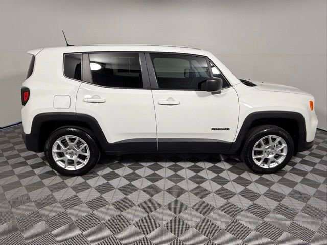Used 2023 Jeep Renegade Latitude AWD/4WD image 7