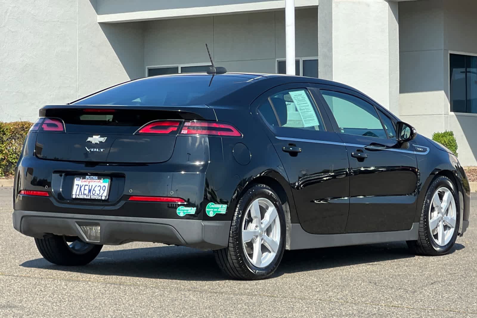 Used 2015 Chevrolet Volt Premium w/ Premium Trim Package FWD image 2