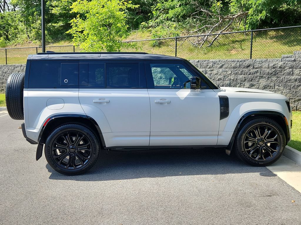 New 2026 Land Rover Defender 110 OCTA AWD/4WD image 11
