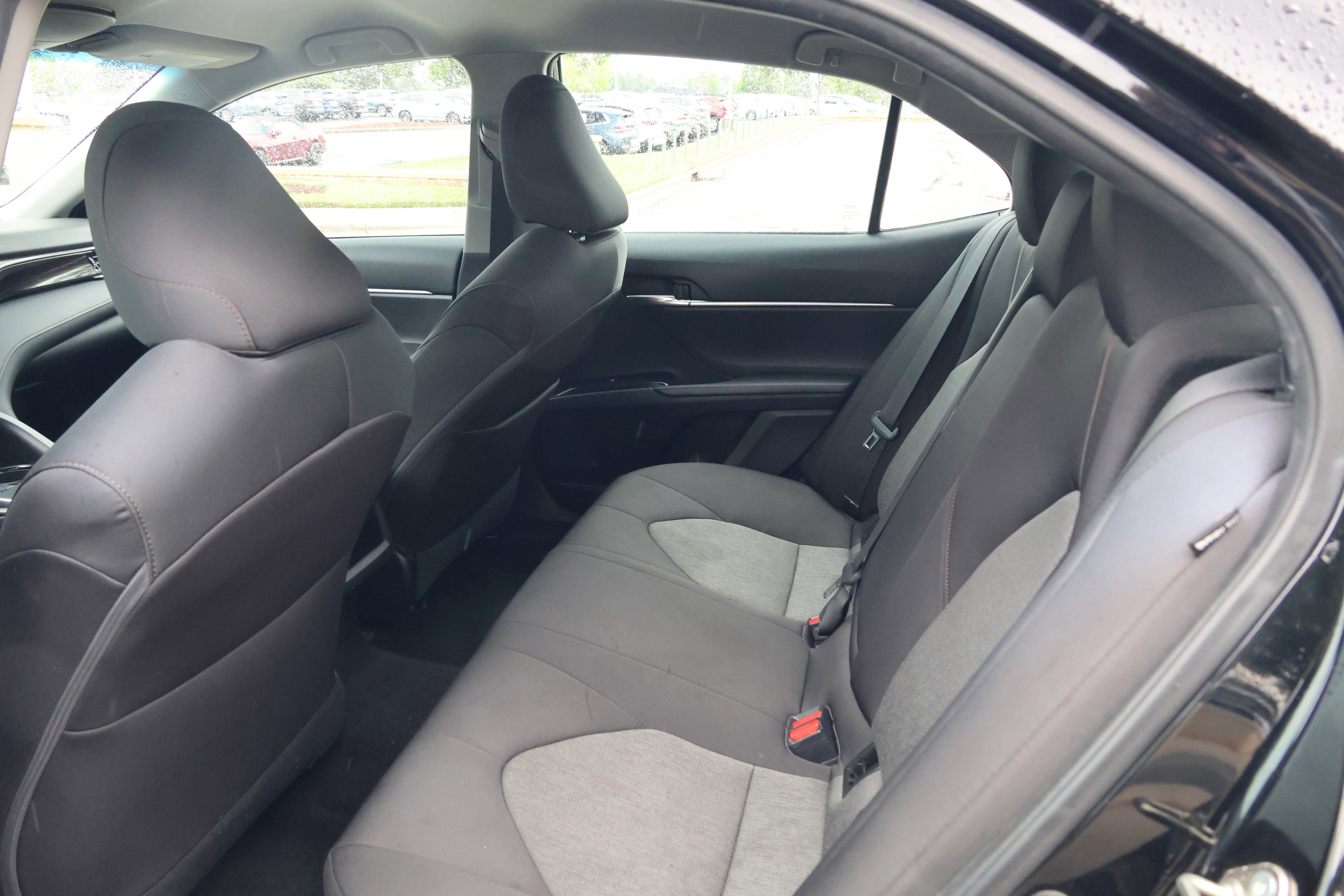 Used 2019 Toyota Camry LE FWD image 31
