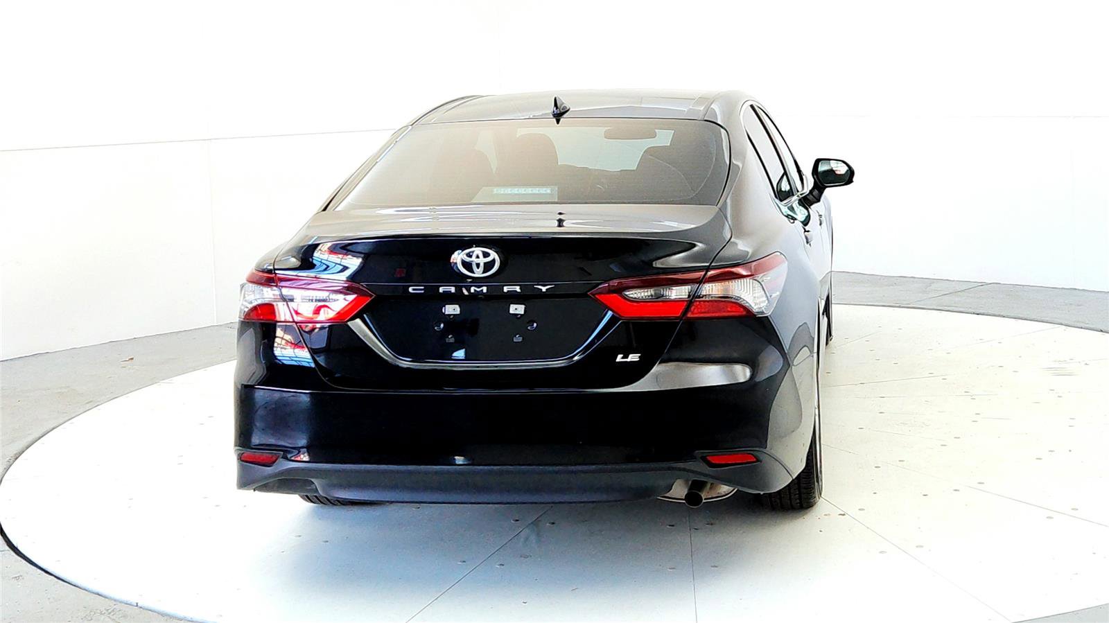 Used 2023 Toyota Camry LE FWD image 5
