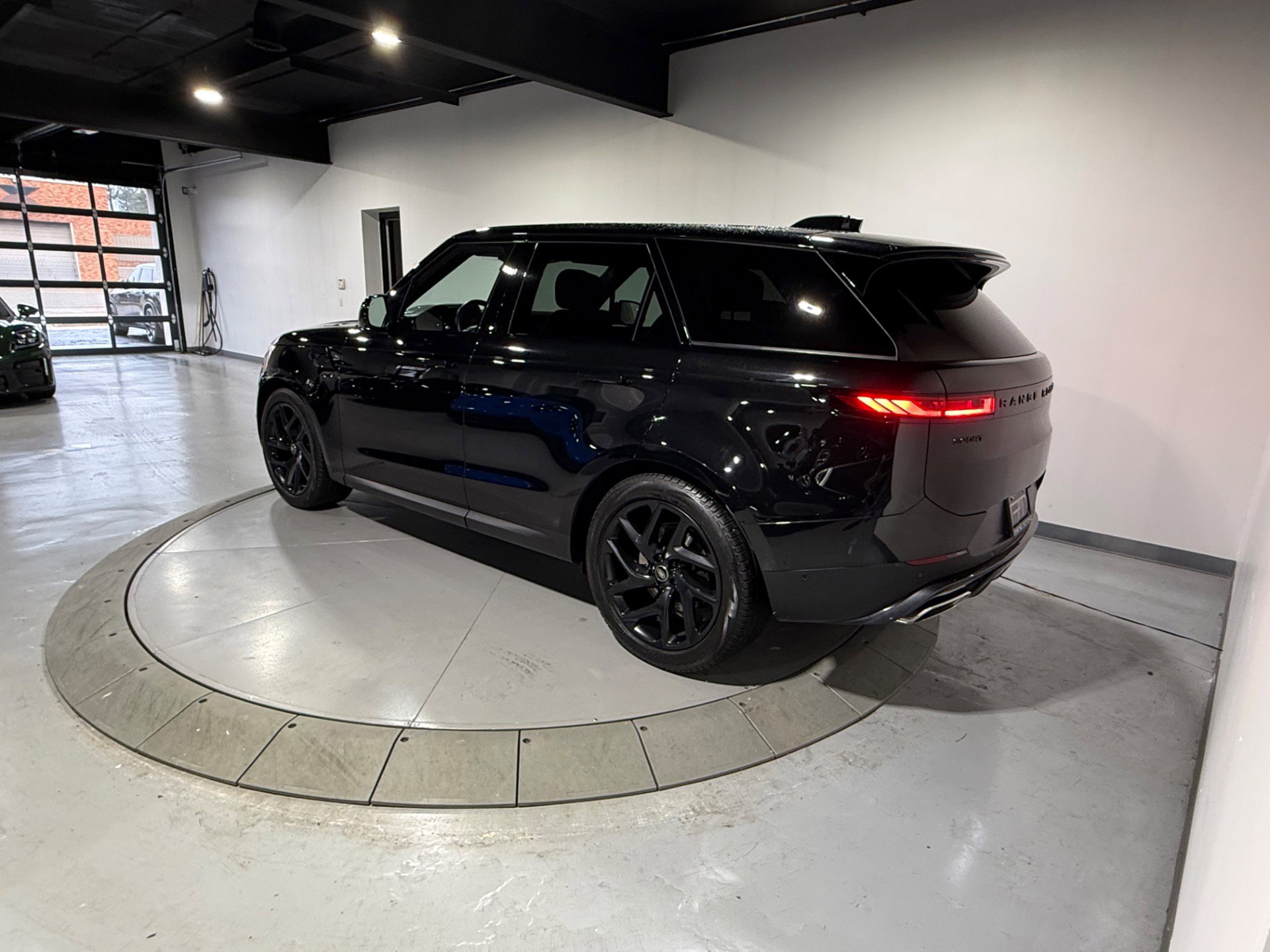 Used 2023 Land Rover Range Rover Sport SE image 10