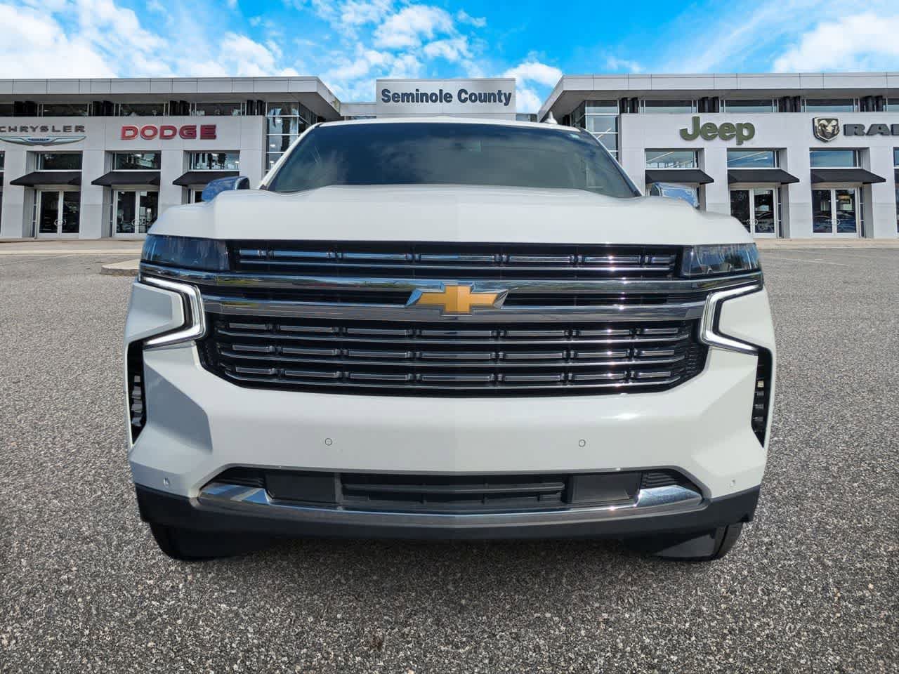 Used 2024 Chevrolet Suburban Premier RWD image 3