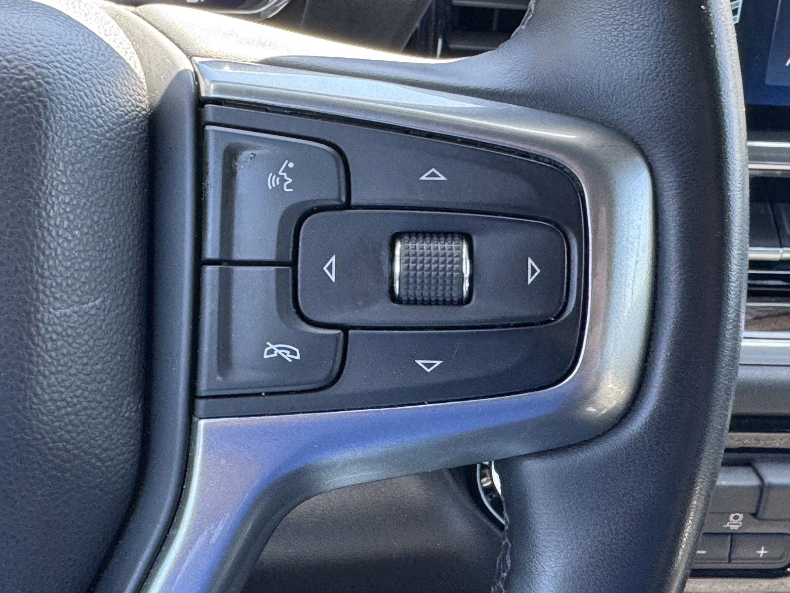 Used 2025 Chevrolet Silverado 2500 LT w/ Convenience Package image 21