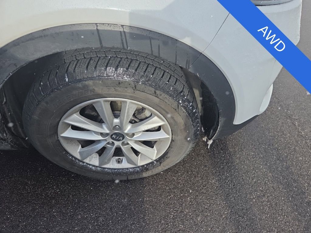 Used 2019 Kia Sorento LX image 44