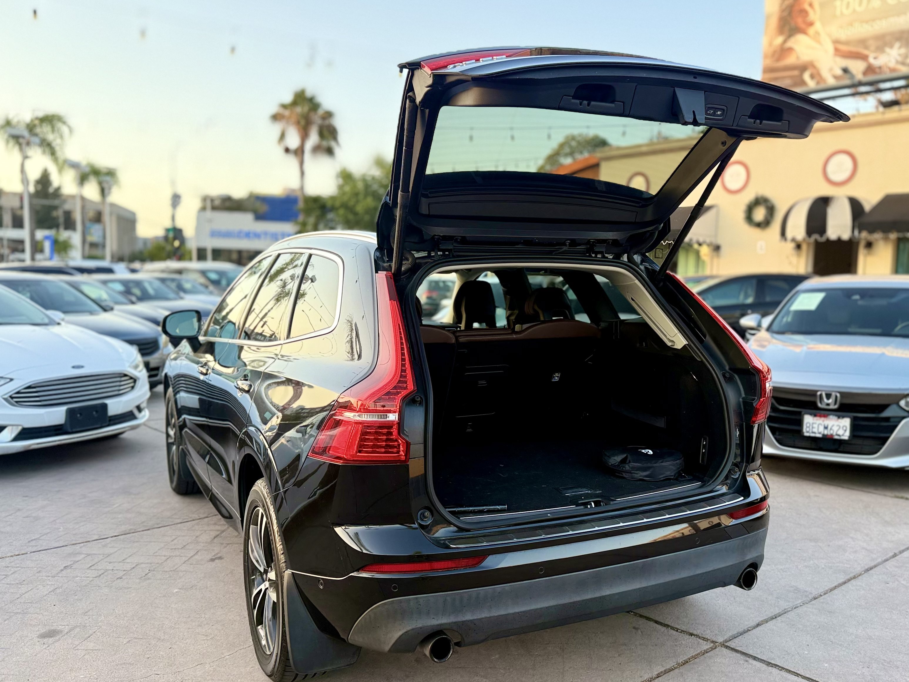 Used 2018 Volvo XC60 T5 Momentum w/ Convenience Package AWD/4WD image 10