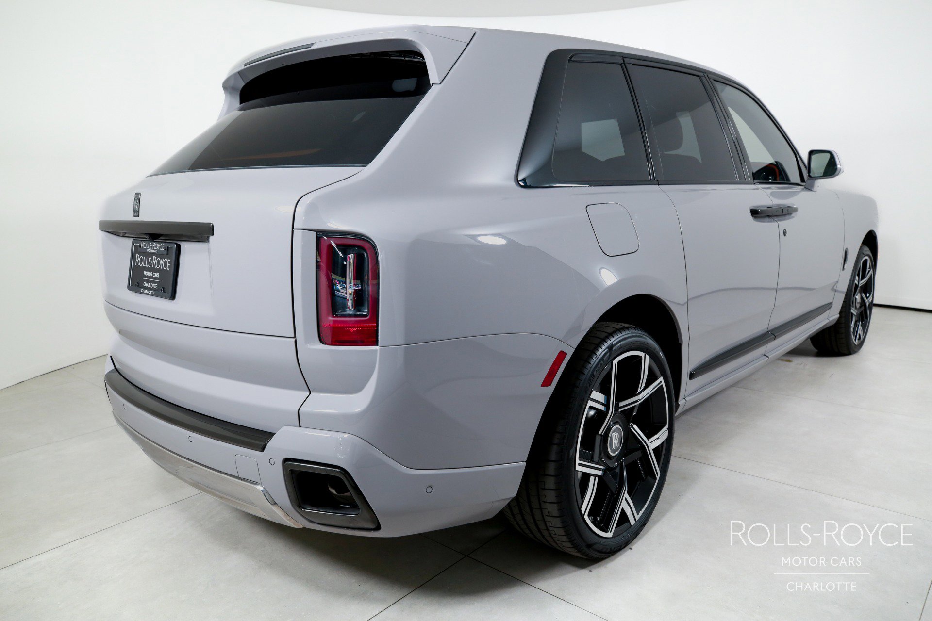 Used 2026 Rolls-Royce Cullinan Black Badge image 2