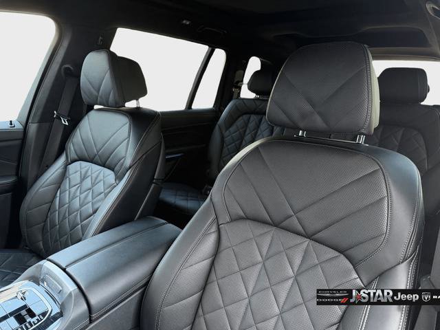 Used 2025 BMW X7 xDrive40i w/ M Sport Package image 11