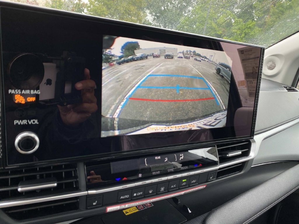 New 2026 Toyota Sienna XLE AWD/4WD image 12