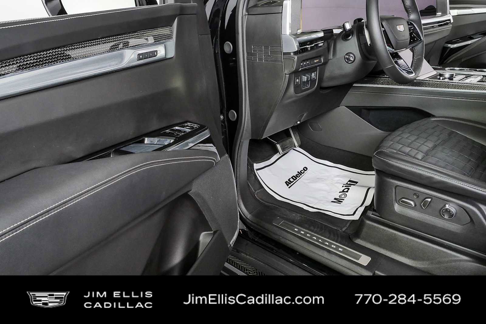 Used 2025 Cadillac Escalade V AWD/4WD image 8