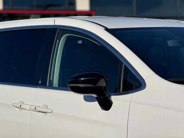 Used 2024 Chrysler Pacifica Touring-L image 4