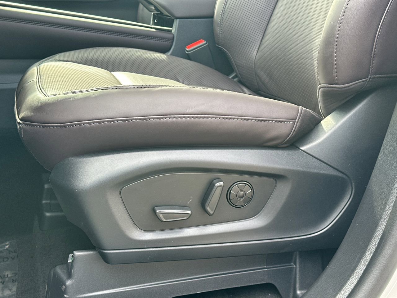 New 2026 Ford Explorer Platinum w/ LUX Leather Package image 18