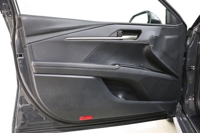Used 2025 Toyota Camry SE FWD image 19