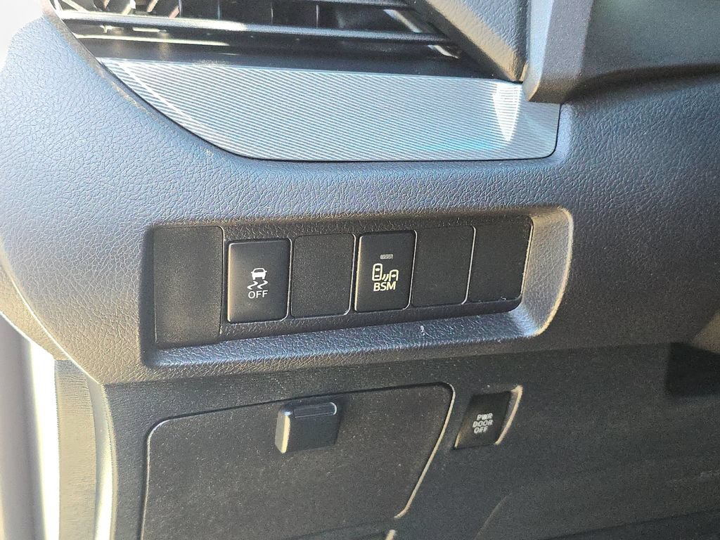 Used 2017 Toyota Sienna SE Premium FWD image 33