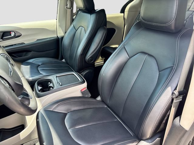 Used 2023 Chrysler Pacifica Touring-L FWD image 22