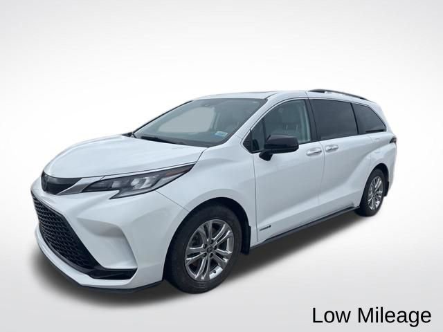 Used 2021 Toyota Sienna Limited image 5