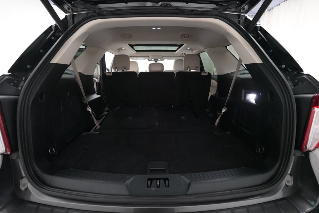 Used 2020 Ford Explorer XLT w/ Equipment Group 202A AWD/4WD image 10