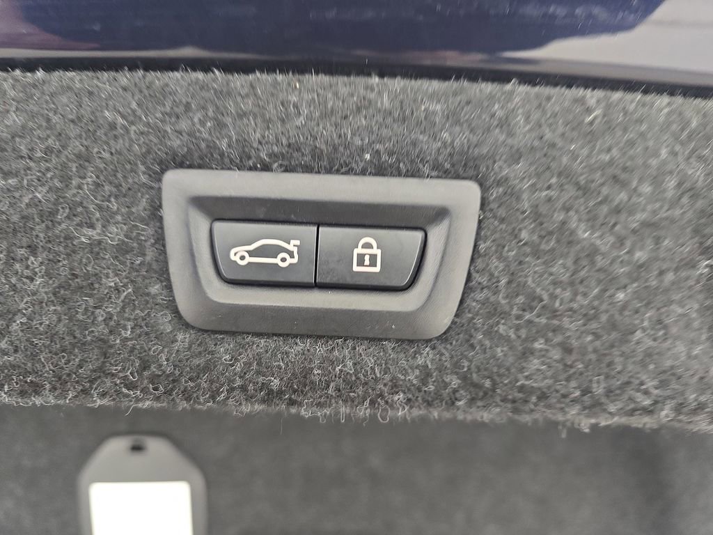 Used 2018 BMW 530i xDrive AWD/4WD image 16