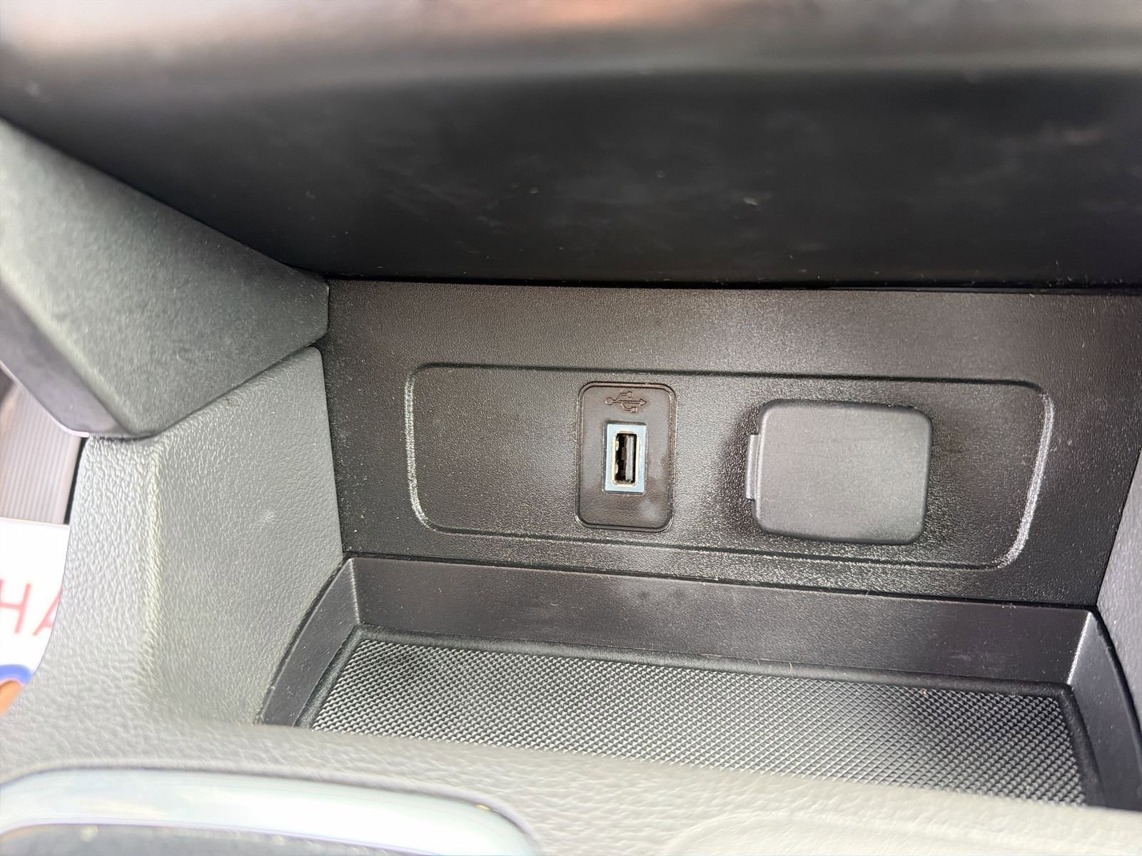 Used 2017 Ford Escape SE w/ Equipment Group 201A FWD image 32