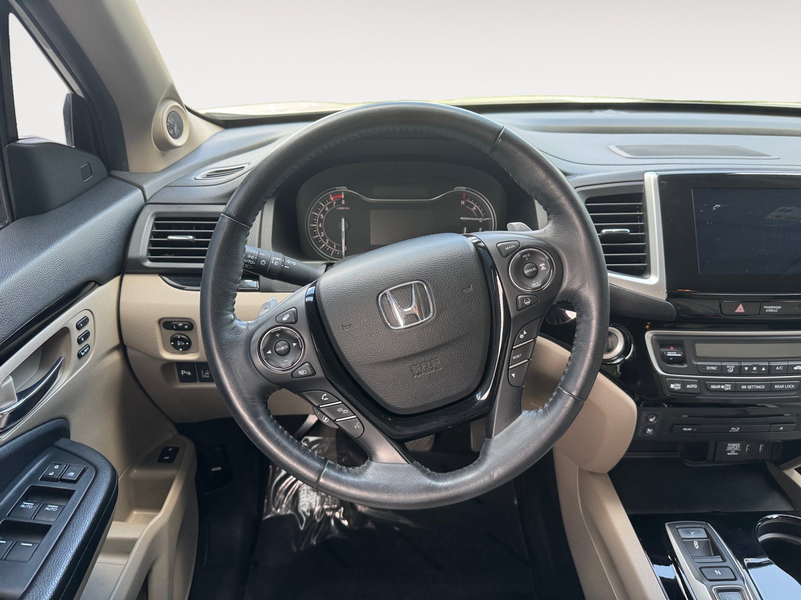 Used 2018 Honda Pilot Elite image 12