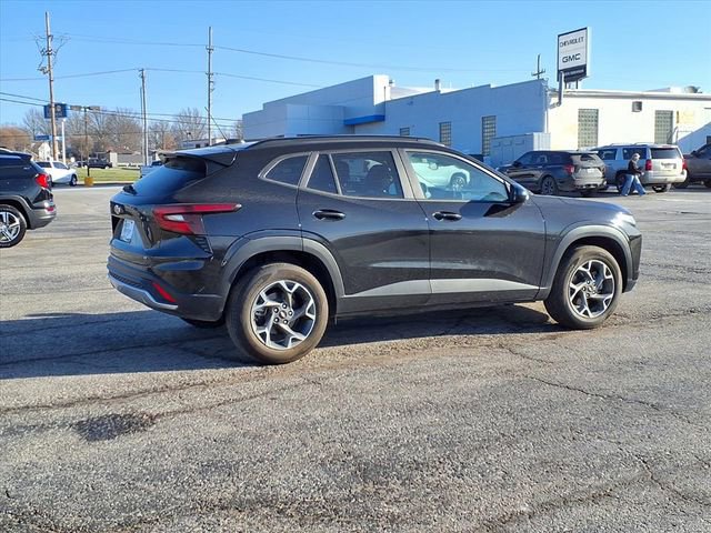 Used 2025 Chevrolet Trax LT w/ LT Convenience Package image 19