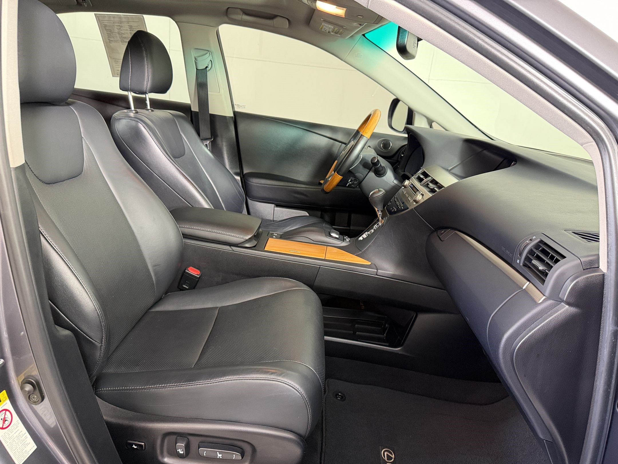 Used 2015 Lexus RX 450h AWD image 25