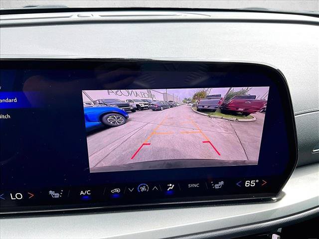 Used 2025 Chevrolet Traverse LT FWD image 23