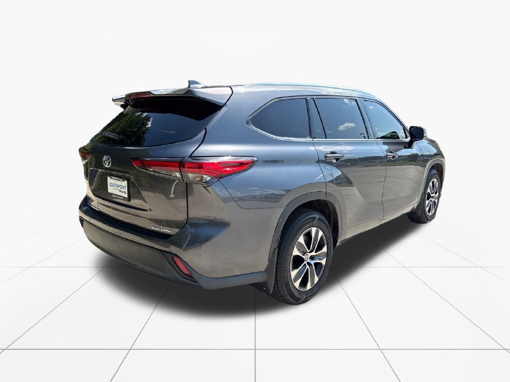 Used 2021 Toyota Highlander XLE AWD/4WD image 8