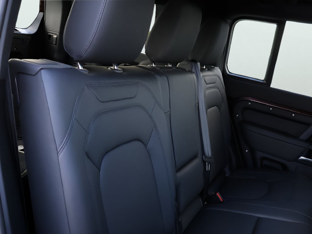Certified 2025 Land Rover Defender 130 X-Dynamic SE AWD/4WD image 12