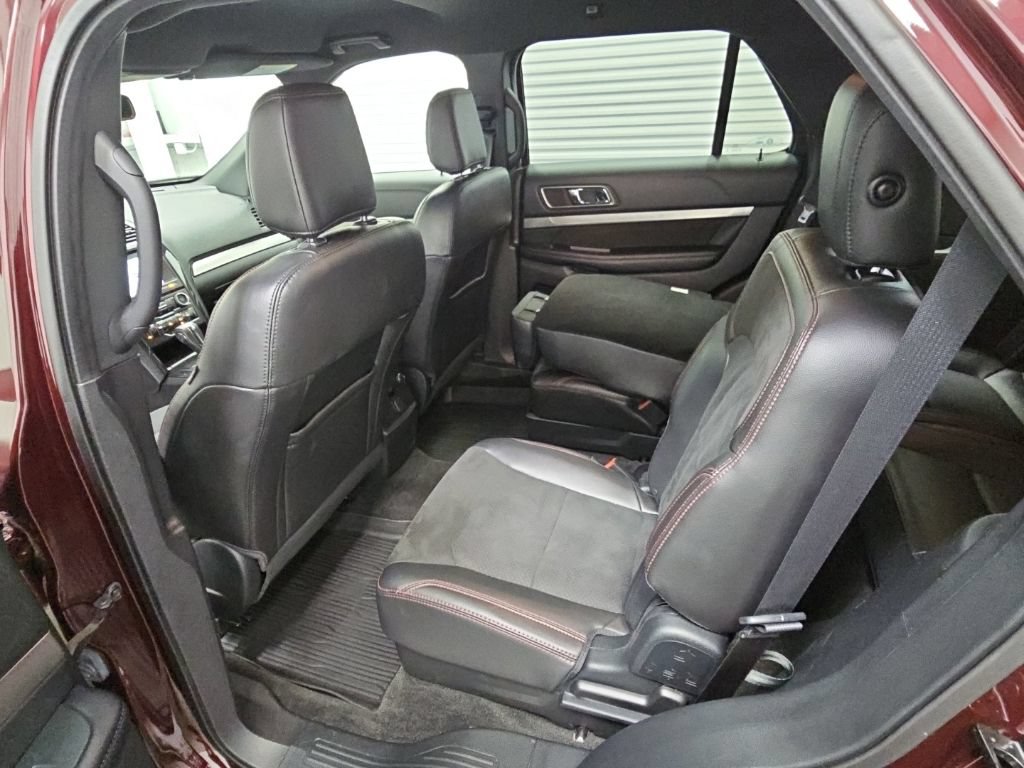 Used 2018 Ford Explorer XLT w/ Equipment Group 202A FWD image 33