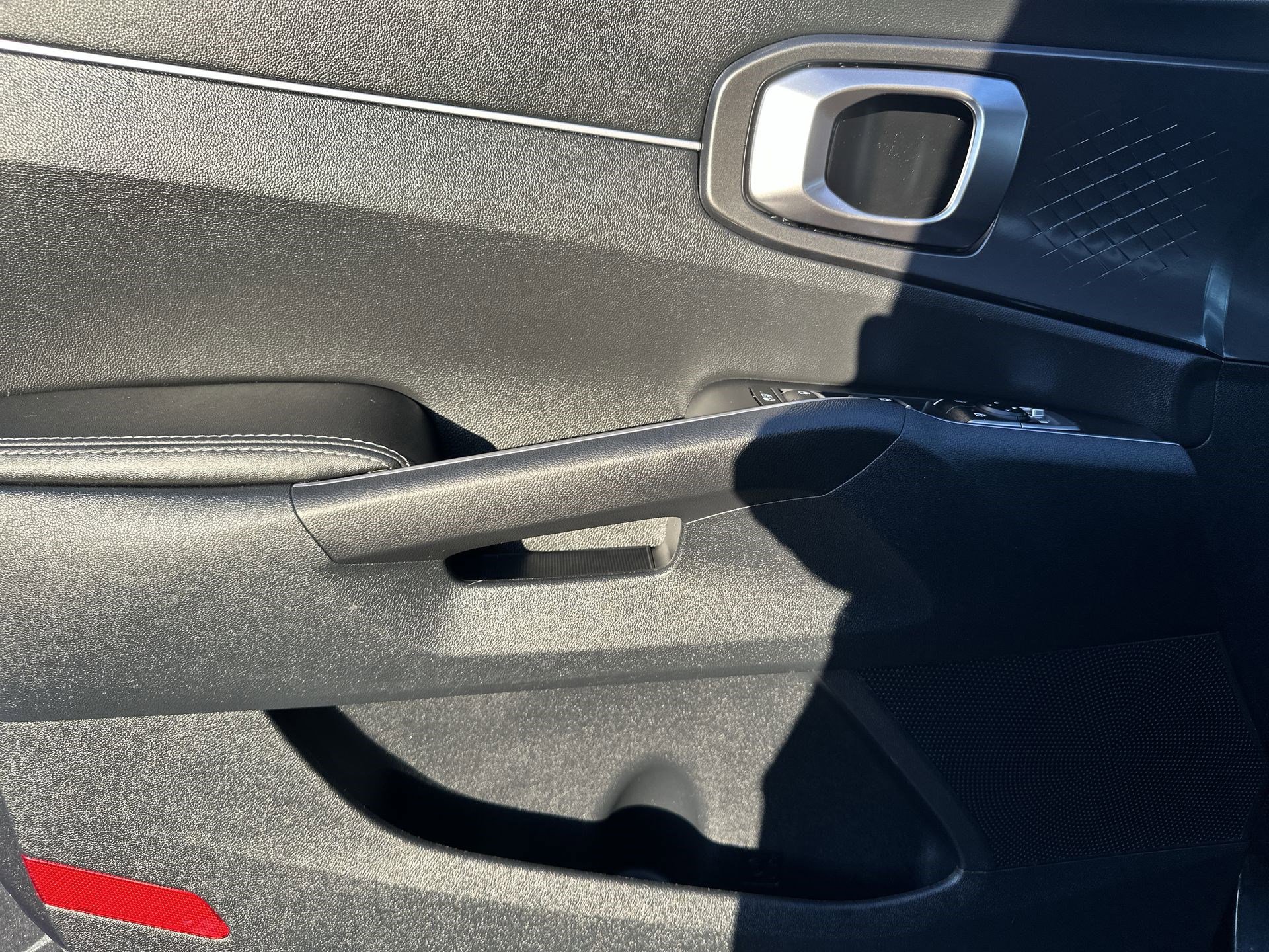 Used 2023 Kia Sorento LX image 32